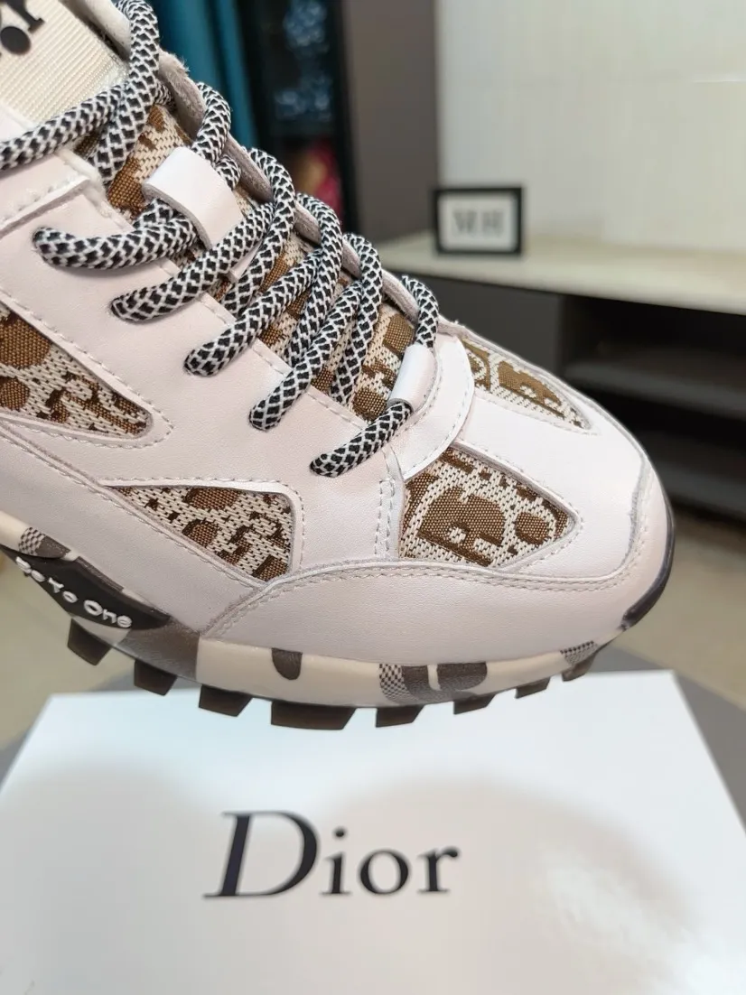 Men's men's shoes 💰458🌹🌹【Dior】Best-selling official website world premiere🔝High-end men's shoes brand official website latest series: The upper is made of imported cowhide with specially designed fabrics➕Mesh breathable lining. Make walking more convenient and comfortable! Compared with the official quality, Midea’s 1:1 replica. Create a fashionable personality to set off your uniqueness! A must-have for trendy men! Classic style. Men's sizes: 38-44.